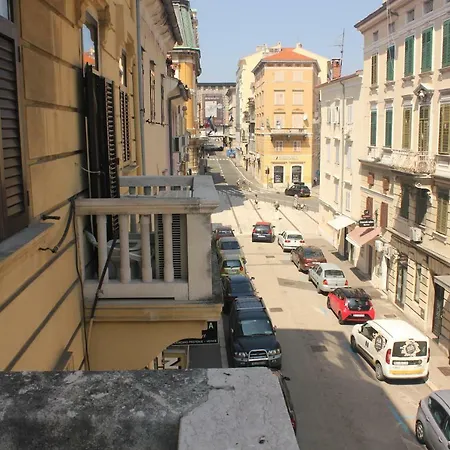 Sir John's 4* Rijeka
